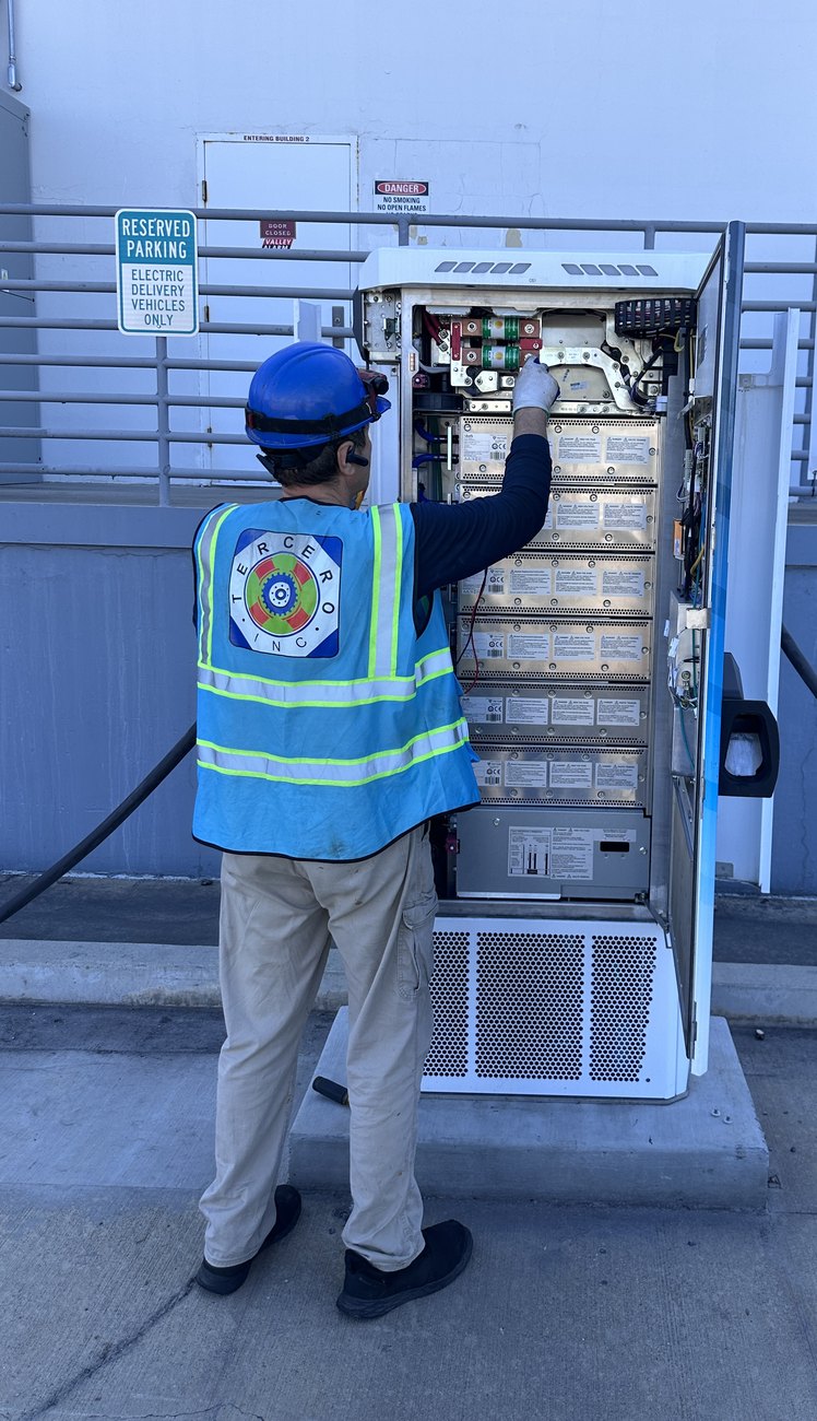 TERCERO Inc. technician servicing a commercial DC fast charger in Los Angeles